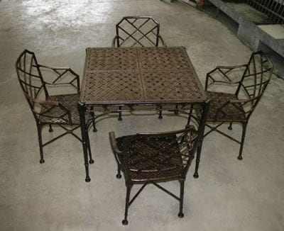 Outdoor table & chairs - durable powder coating