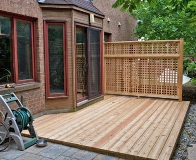 Deck with privacy partition