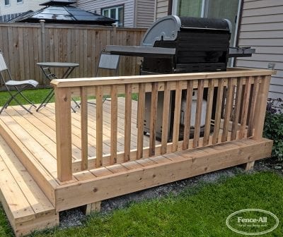 cedar deck w/basic wood railing
