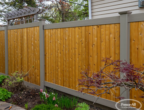 Est-ce que vous pouvez construire une clôture en vinyle/PVC sur des poteaux en bois ?