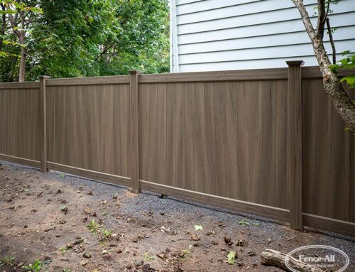 Est-ce que vous avez une clôture en vinyle qui ressemble à une clôture en bois ?